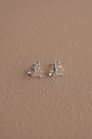 GOLDEN BOW STUDS