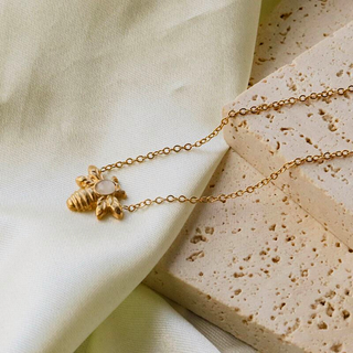 DIANNE BEE NECKLACE