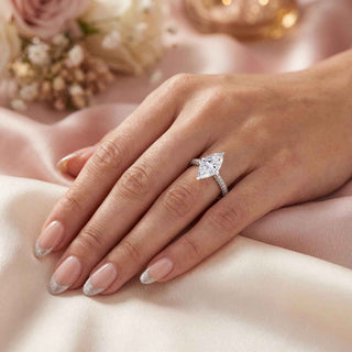 Étoile Marquise VVS Engagement Ring