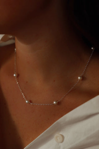 DX - SILVER PEARL STATION NECKLACE