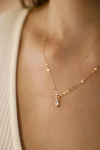 GINNY TEARDROP NECKLACE